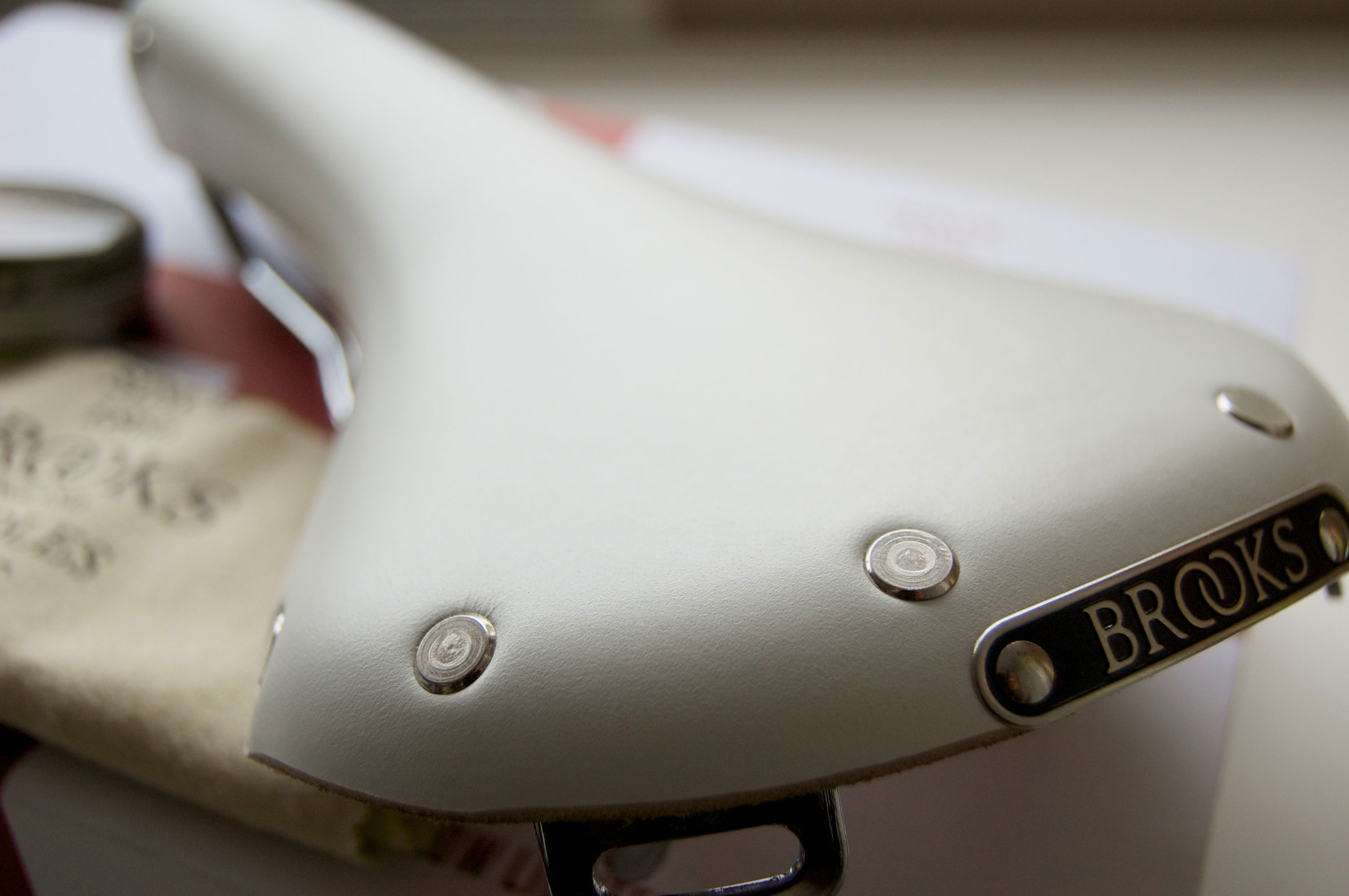 brooks white saddle Cheaper Than Retail 